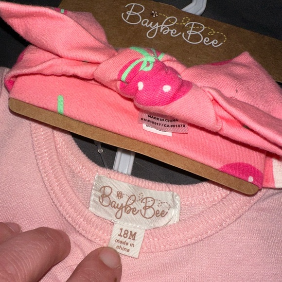 Strawberry Themed Baby Clothing Set NWT - Picture 3 of 12